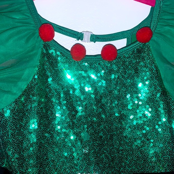 Little girls Adorable Santa outfit for a 2T with matching Hat. - Picture 3 of 13